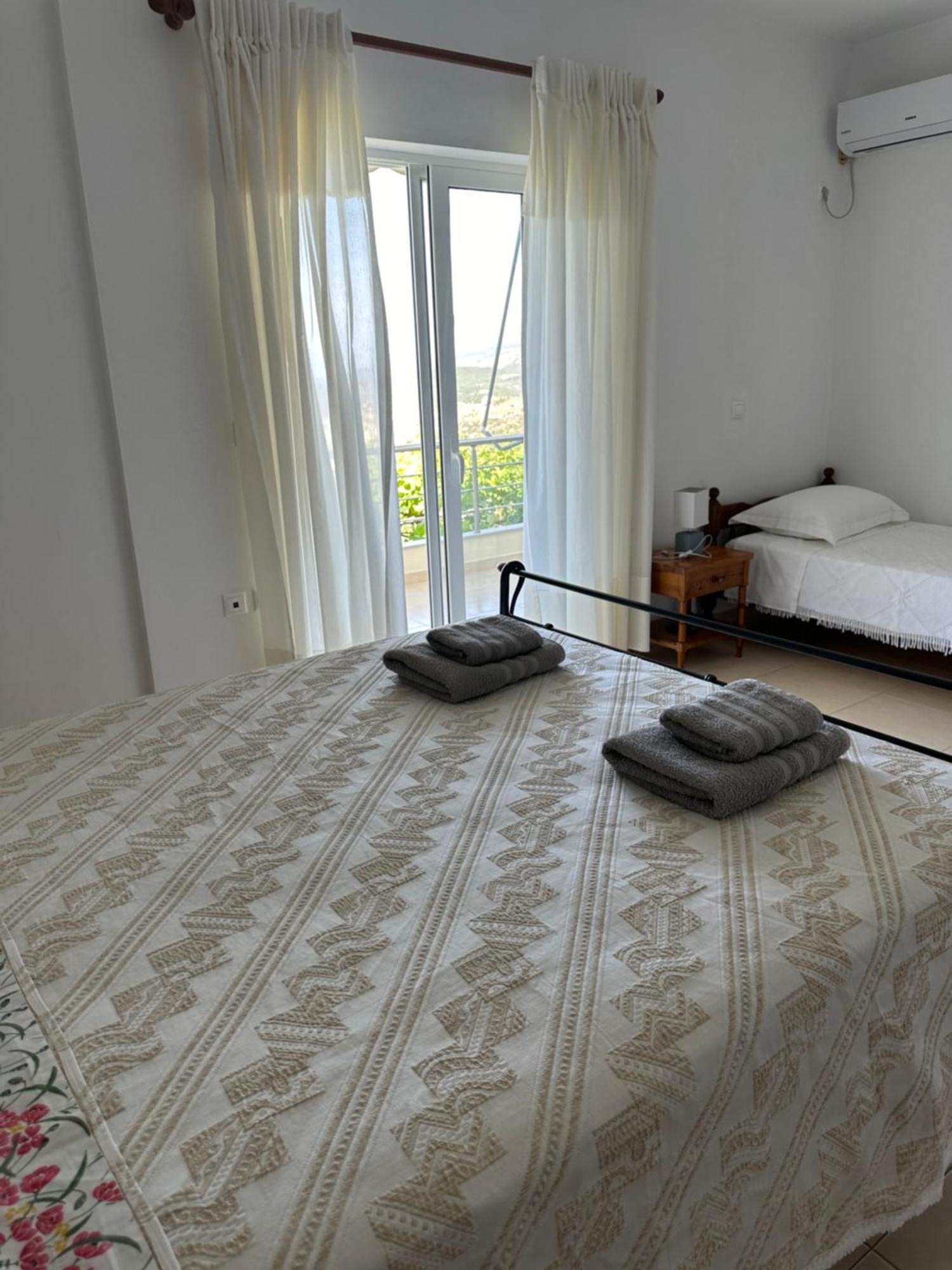 Elea Guesthouse Himare Exterior photo